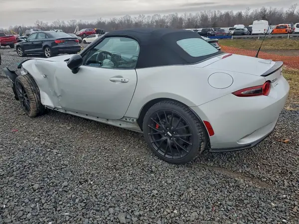 JM1NDAC7XH0120036 2017 MAZDA MX-5 - Image 2