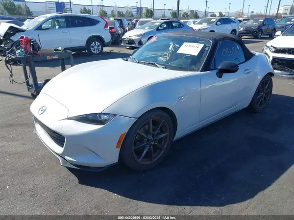 JM1NDAC7XH0123728 2017 MAZDA MX-5 - Image 2
