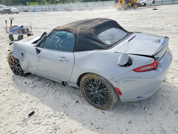 JM1NDAC7XR0608338 2024 MAZDA MX-5 - Image 2