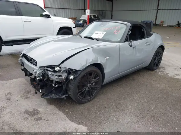 JM1NDAC7XS0653348 2025 MAZDA MX-5 - Image 2