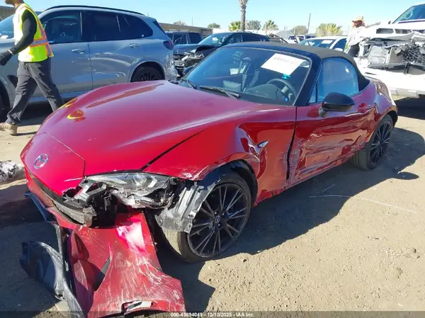 JM1NDAC7XS0659313 2025 MAZDA MX-5 - Image 2