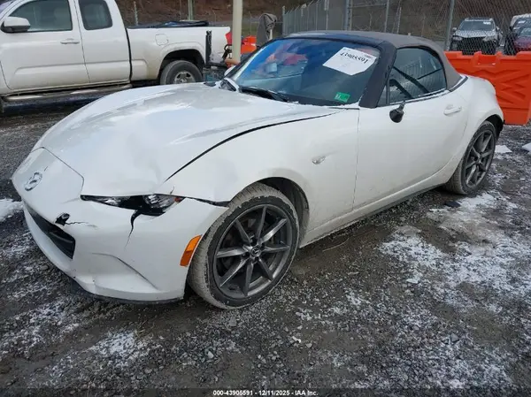 JM1NDAD71M0456862 2021 MAZDA MX-5 - Image 2