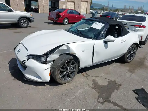 JM1NDAD71N0508928 2022 MAZDA MX-5 - Image 2