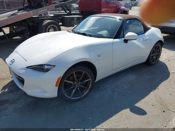JM1NDAD77K0305327 2019 MAZDA MX-5 - Image 2