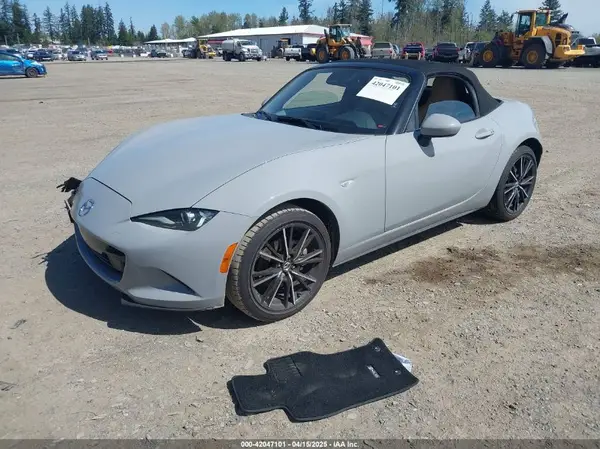 JM1NDAD78R0606327 2024 MAZDA MX-5 - Image 2