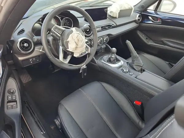 JM1NDAM79T0702894 2026 MAZDA MX-5 - Image 8
