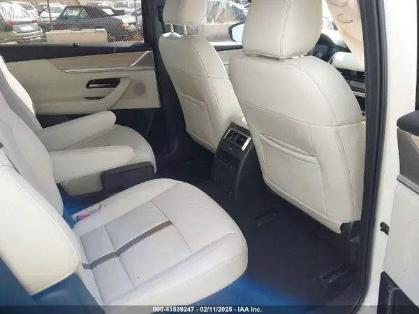 JM3KKDHC2R1122995 2024 MAZDA CX-90 - Image 8