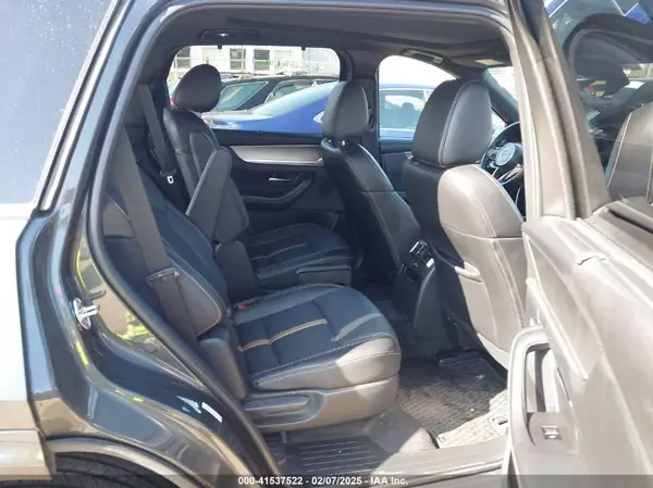 JM3KKDHC8R1112049 2024 MAZDA CX-90 - Image 8