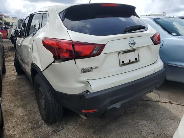 JN1BJ1CP0HW000144 2017 NISSAN ROGUE - Image 2