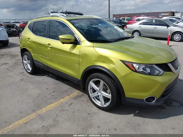 JN1BJ1CP0HW002041 2017 NISSAN ROGUE - Image 1