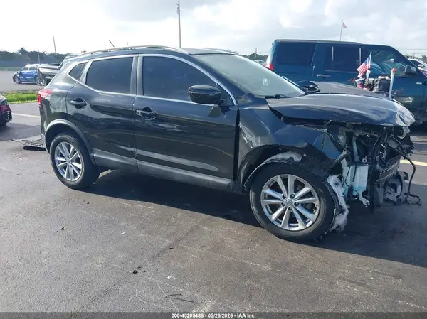 JN1BJ1CP0HW003786 2017 NISSAN ROGUE - Image 1