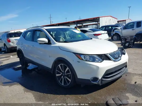 JN1BJ1CP0HW004940 2017 NISSAN ROGUE - Image 1