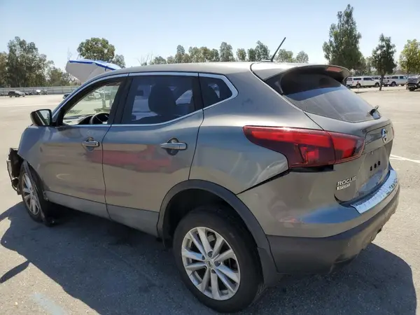 JN1BJ1CP0HW009507 2017 NISSAN ROGUE - Image 2