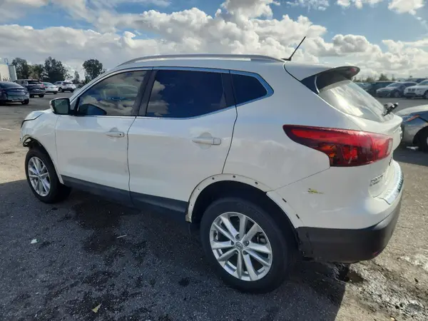JN1BJ1CP0HW009703 2017 NISSAN ROGUE - Image 2