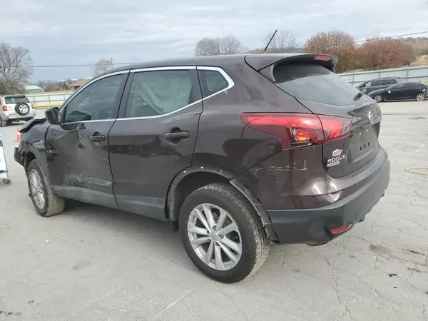 JN1BJ1CP0HW010219 2017 NISSAN ROGUE - Image 2