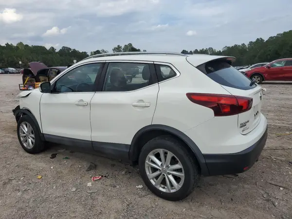 JN1BJ1CP0HW010995 2017 NISSAN ROGUE - Image 2