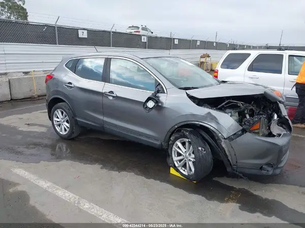 JN1BJ1CP0HW011337 2017 NISSAN ROGUE - Image 1