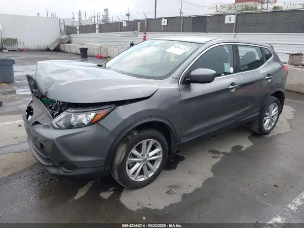 JN1BJ1CP0HW011337 2017 NISSAN ROGUE - Image 2