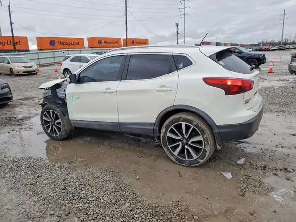 JN1BJ1CP0HW012777 2017 NISSAN ROGUE - Image 2