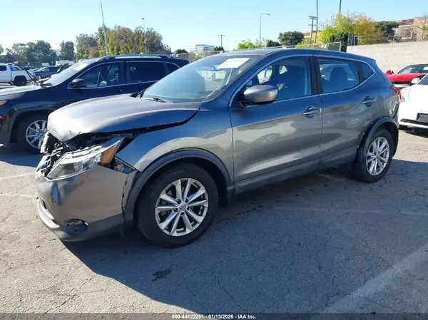 JN1BJ1CP0HW013783 2017 NISSAN ROGUE - Image 2
