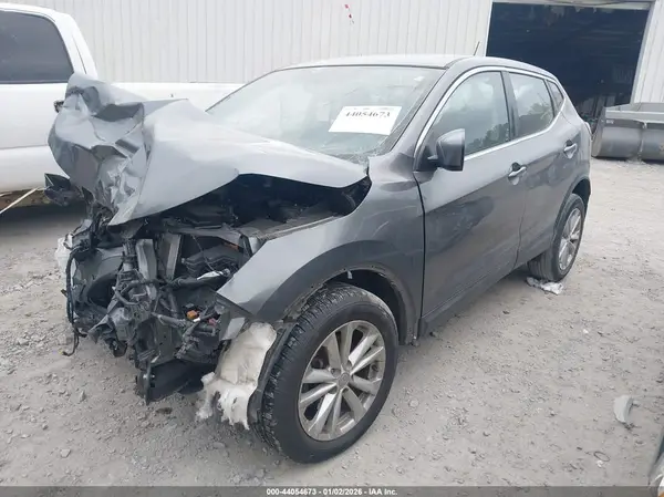 JN1BJ1CP0HW014223 2017 NISSAN ROGUE - Image 2