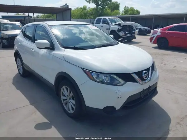 JN1BJ1CP0HW014884 2017 NISSAN ROGUE - Image 1