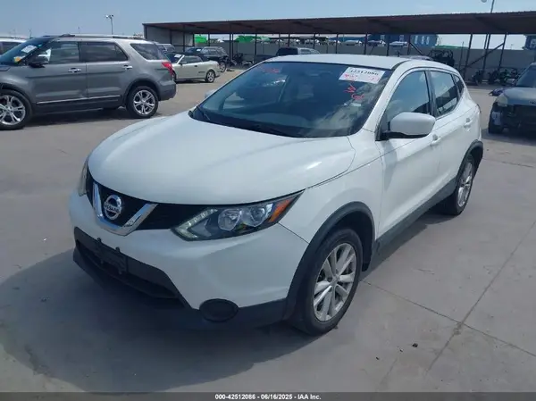 JN1BJ1CP0HW014884 2017 NISSAN ROGUE - Image 2