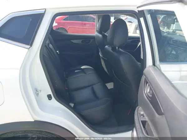 JN1BJ1CP0HW014884 2017 NISSAN ROGUE - Image 8