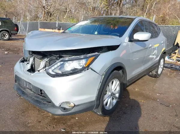 JN1BJ1CP0HW014948 2017 NISSAN ROGUE - Image 2