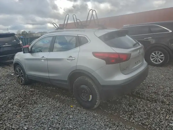 JN1BJ1CP0HW015839 2017 NISSAN ROGUE - Image 2