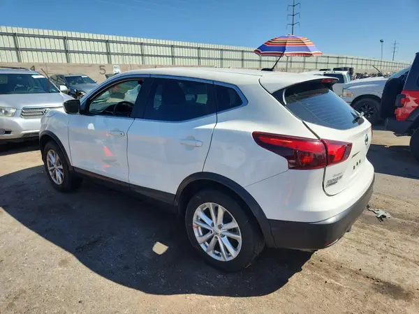 JN1BJ1CP0HW018708 2017 NISSAN ROGUE - Image 2