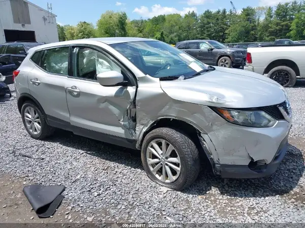JN1BJ1CP0HW026047 2017 NISSAN ROGUE - Image 1