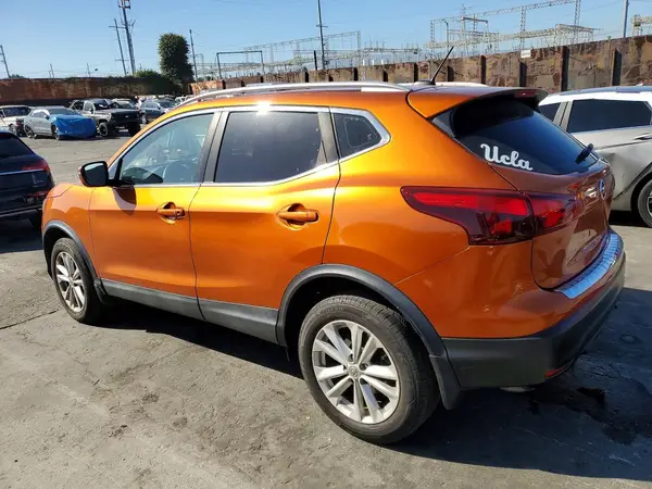 JN1BJ1CP0HW026548 2017 NISSAN ROGUE - Image 2