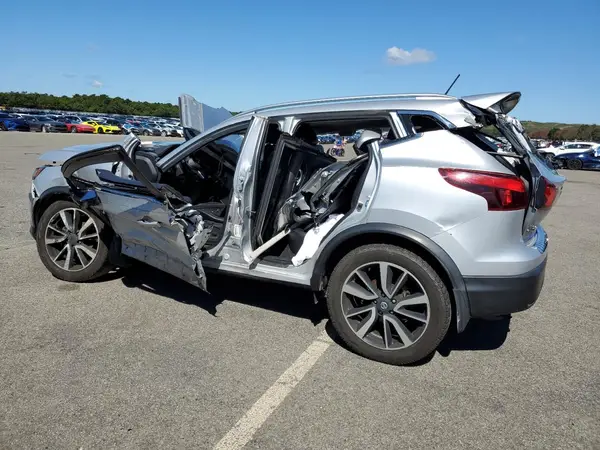 JN1BJ1CP0HW030471 2017 NISSAN ROGUE - Image 2