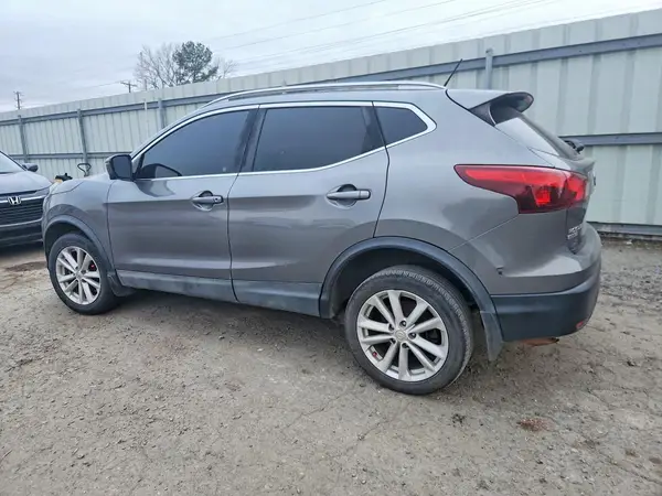 JN1BJ1CP0HW030602 2017 NISSAN ROGUE - Image 2