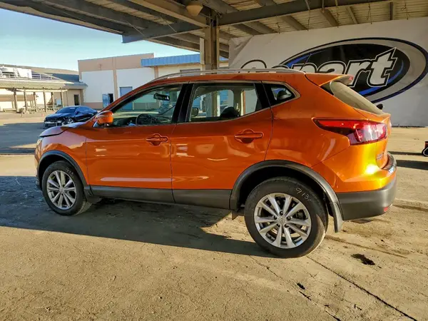JN1BJ1CP0HW031071 2017 NISSAN ROGUE - Image 2