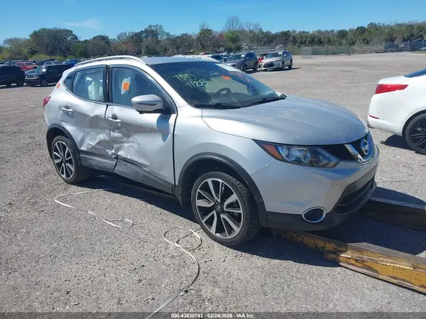 JN1BJ1CP0HW036688 2017 NISSAN ROGUE - Image 1