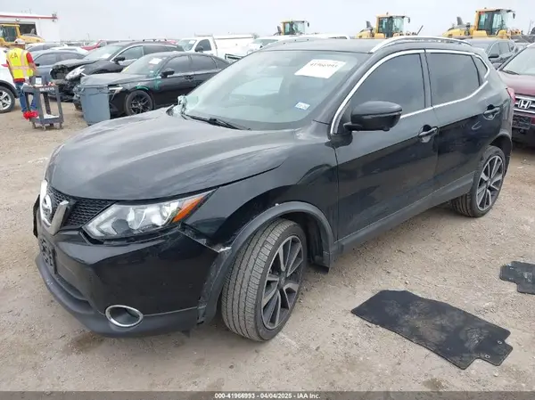 JN1BJ1CP0JW100508 2018 NISSAN ROGUE - Image 2