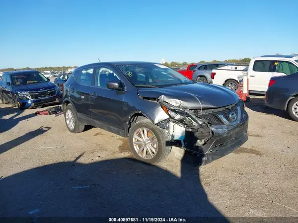 JN1BJ1CP0JW100640 2018 NISSAN ROGUE - Image 1