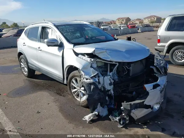 JN1BJ1CP0JW101769 2018 NISSAN ROGUE - Image 1