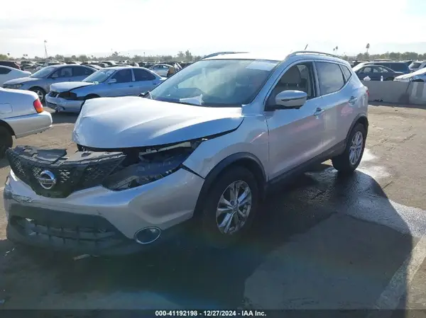JN1BJ1CP0JW101769 2018 NISSAN ROGUE - Image 2