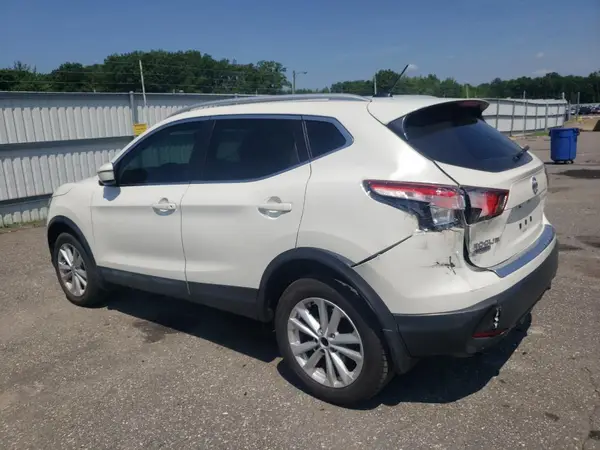 JN1BJ1CP0JW103117 2018 NISSAN ROGUE - Image 2