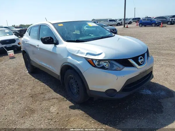 JN1BJ1CP0JW105059 2018 NISSAN ROGUE - Image 1