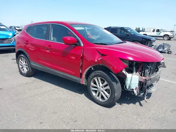 JN1BJ1CP0JW105787 2018 NISSAN ROGUE - Image 1