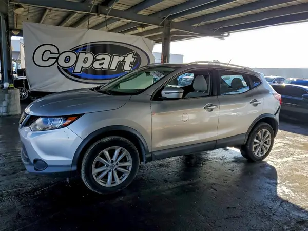 JN1BJ1CP0JW150549 2018 NISSAN ROGUE - Image 1