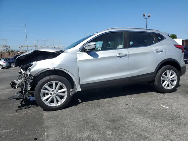 JN1BJ1CP0JW150759 2018 NISSAN ROGUE - Image 1