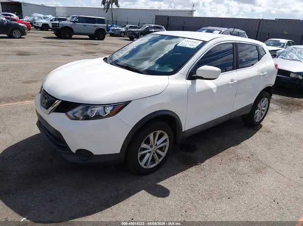 JN1BJ1CP0JW153399 2018 NISSAN ROGUE - Image 2