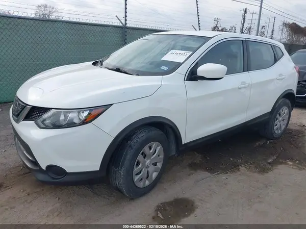 JN1BJ1CP0JW154780 2018 NISSAN ROGUE - Image 2