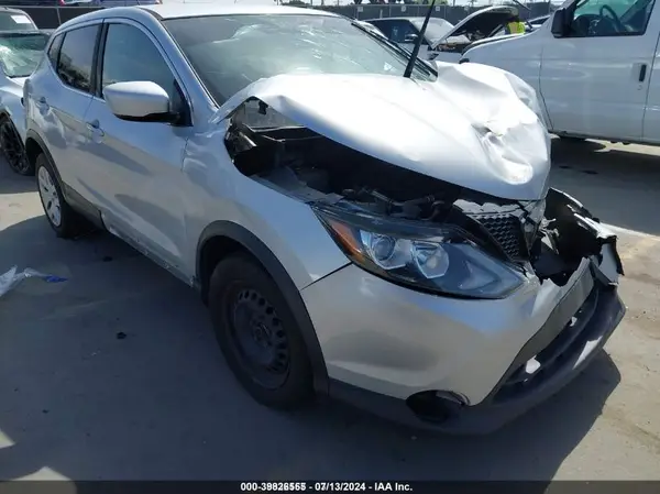 JN1BJ1CP0JW156335 2018 NISSAN ROGUE - Image 1