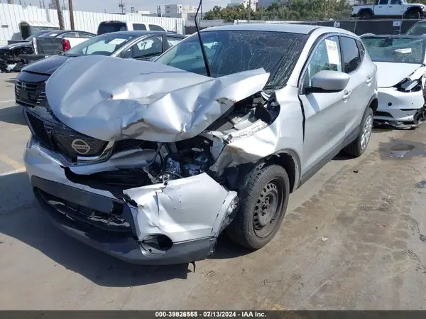 JN1BJ1CP0JW156335 2018 NISSAN ROGUE - Image 2